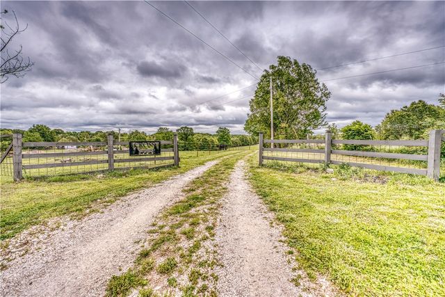 1640 NC 4210, Western Grove, AR 72685