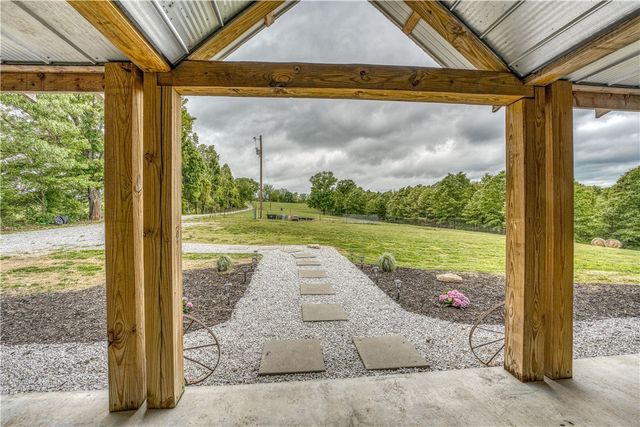 1640 NC 4210, Western Grove, AR 72685