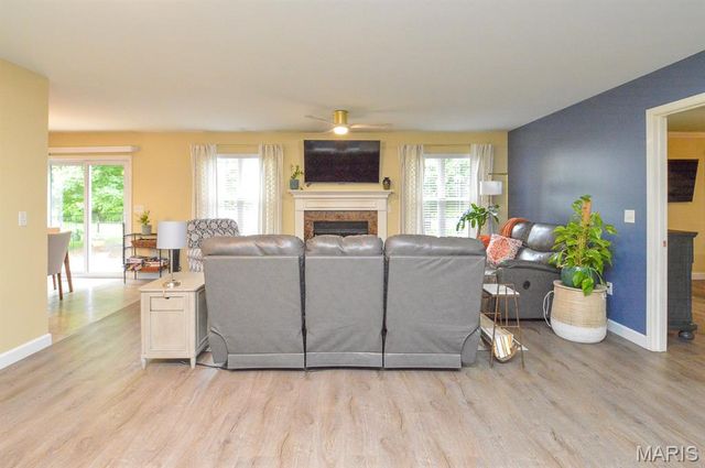 1668 Lakepointe Estates Drive, O'fallon, IL 62269