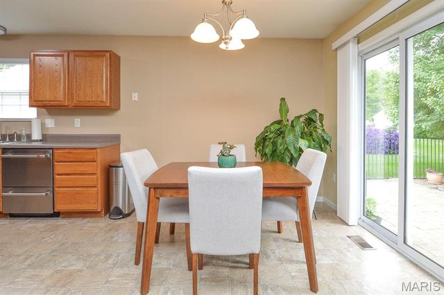 1668 Lakepointe Estates Drive, O'fallon, IL 62269