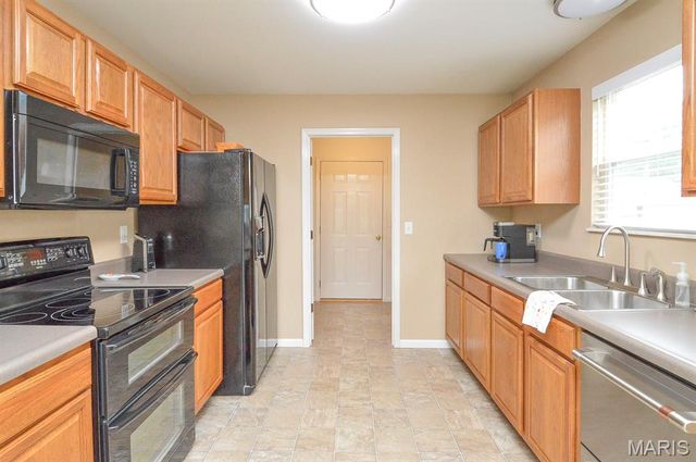 1668 Lakepointe Estates Drive, O'fallon, IL 62269