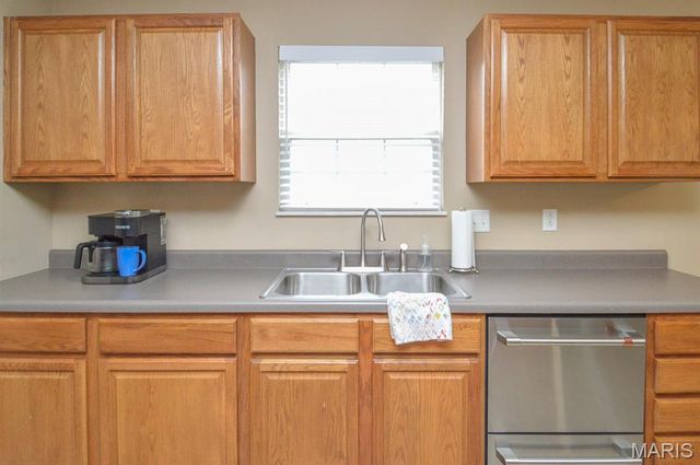 1668 Lakepointe Estates Drive, O'fallon, IL 62269