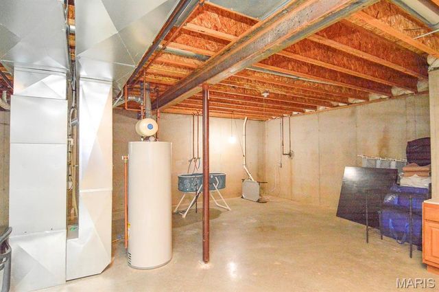 1668 Lakepointe Estates Drive, O'fallon, IL 62269