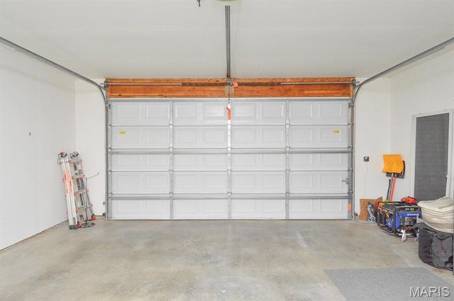 1668 Lakepointe Estates Drive, O'fallon, IL 62269