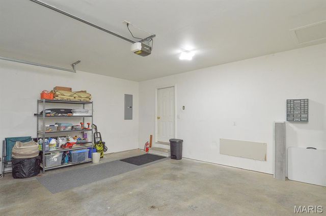 1668 Lakepointe Estates Drive, O'fallon, IL 62269