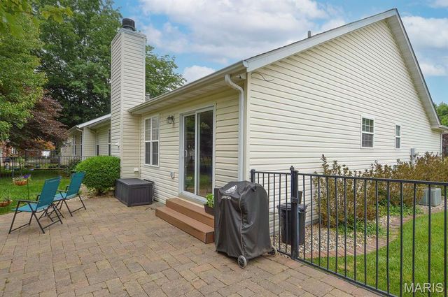 1668 Lakepointe Estates Drive, O'fallon, IL 62269