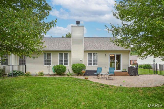 1668 Lakepointe Estates Drive, O'fallon, IL 62269