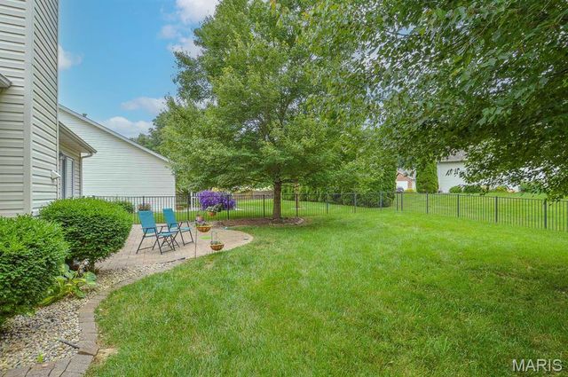 1668 Lakepointe Estates Drive, O'fallon, IL 62269