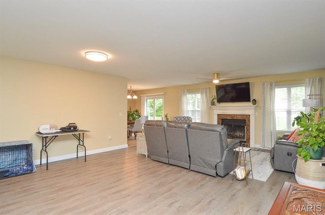 1668 Lakepointe Estates Drive, O'fallon, IL 62269