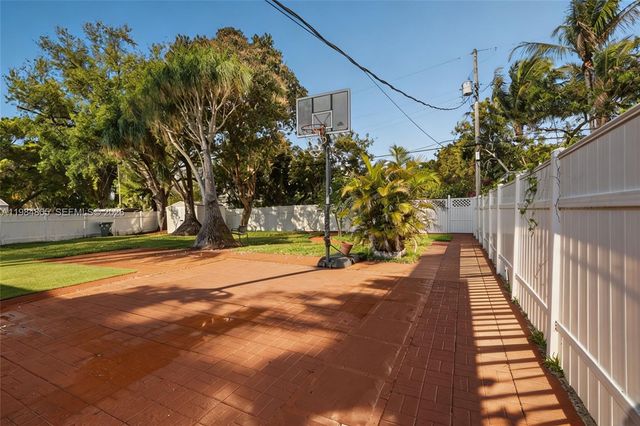 10910 NE 9th Court, Biscayne Park, FL 33161
