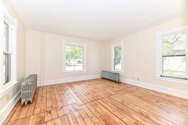 3270 S 92nd STREET, Milwaukee, WI 53227