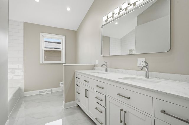 2008 Sir Richard Road, Schererville, IN 46375