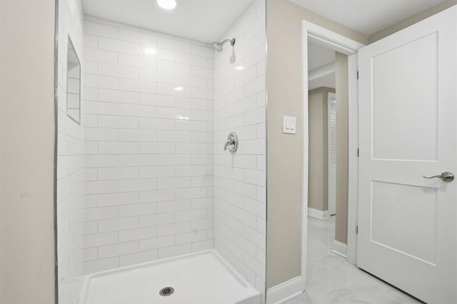 2008 Sir Richard Road, Schererville, IN 46375