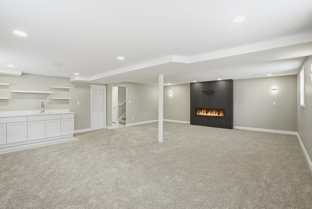 2008 Sir Richard Road, Schererville, IN 46375