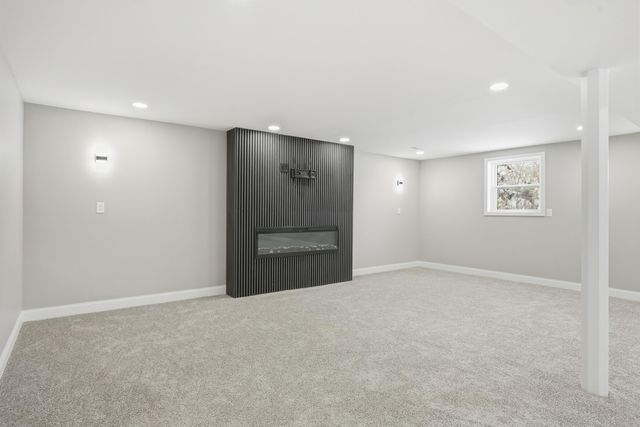 2008 Sir Richard Road, Schererville, IN 46375