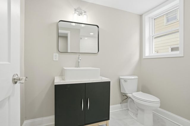 2008 Sir Richard Road, Schererville, IN 46375