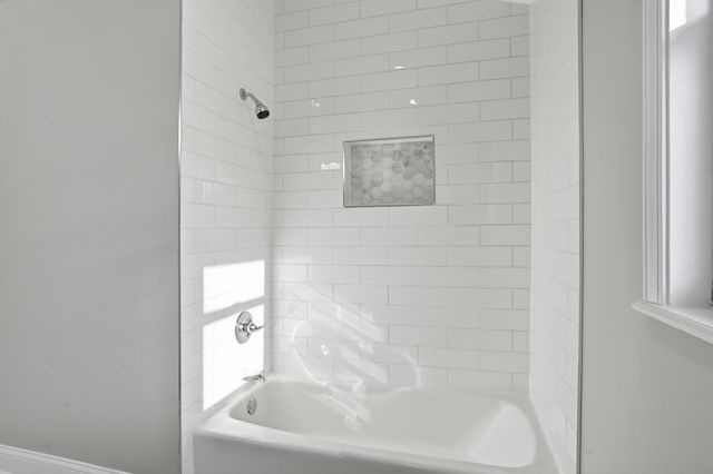 2008 Sir Richard Road, Schererville, IN 46375