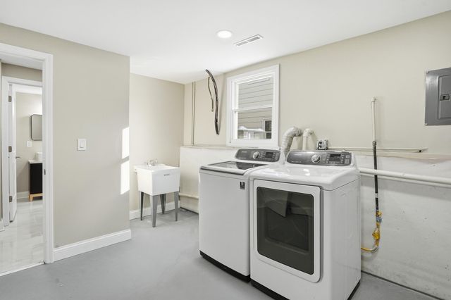 2008 Sir Richard Road, Schererville, IN 46375