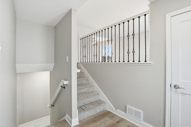 2008 Sir Richard Road, Schererville, IN 46375