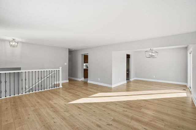 2008 Sir Richard Road, Schererville, IN 46375