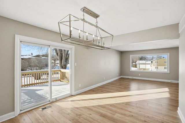 2008 Sir Richard Road, Schererville, IN 46375