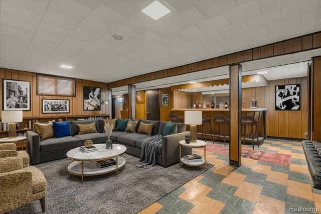 16565 Roselawn Street, Detroit, MI 48221