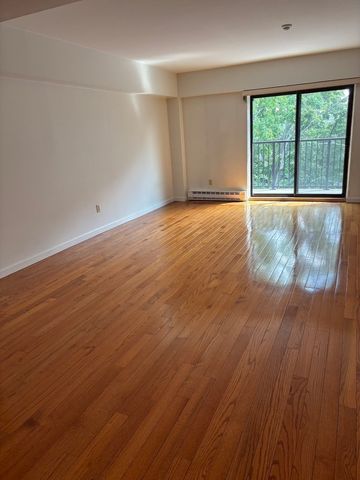 125 Pleasant 608, Brookline, MA 02446