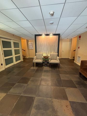 125 Pleasant 608, Brookline, MA 02446