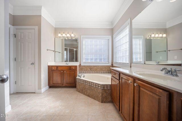 5516 Colonial Oaks Drive, Apex, NC 27539