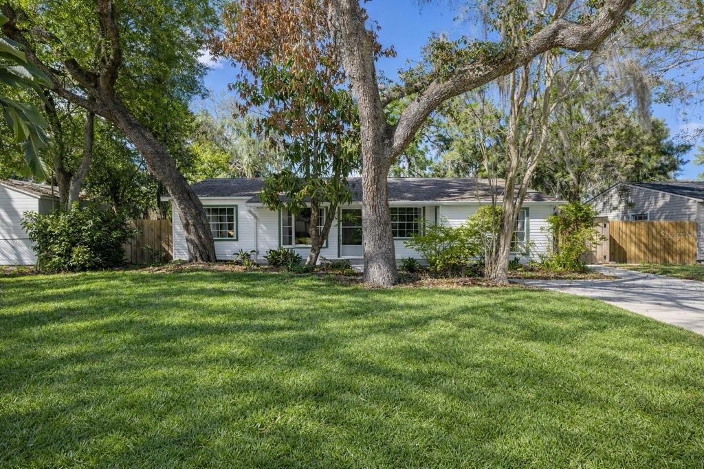 Image 1 of property listing at 815 W LOWRY LANE, Tampa, FL 33604