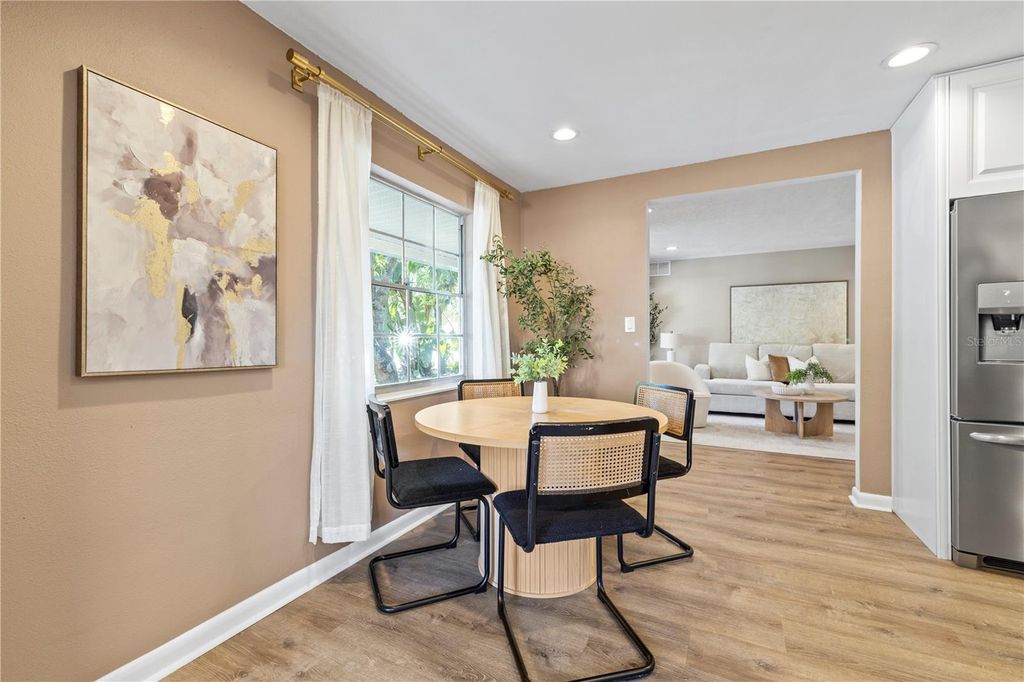 Image 15 of property listing at 815 W LOWRY LANE, Tampa, FL 33604