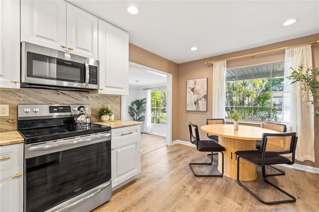 Image 19 of property listing at 815 W LOWRY LANE, Tampa, FL 33604