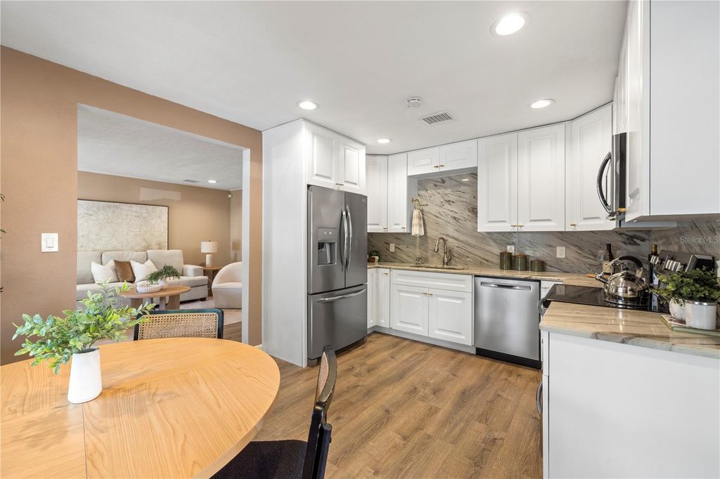 Image 3 of property listing at 815 W LOWRY LANE, Tampa, FL 33604