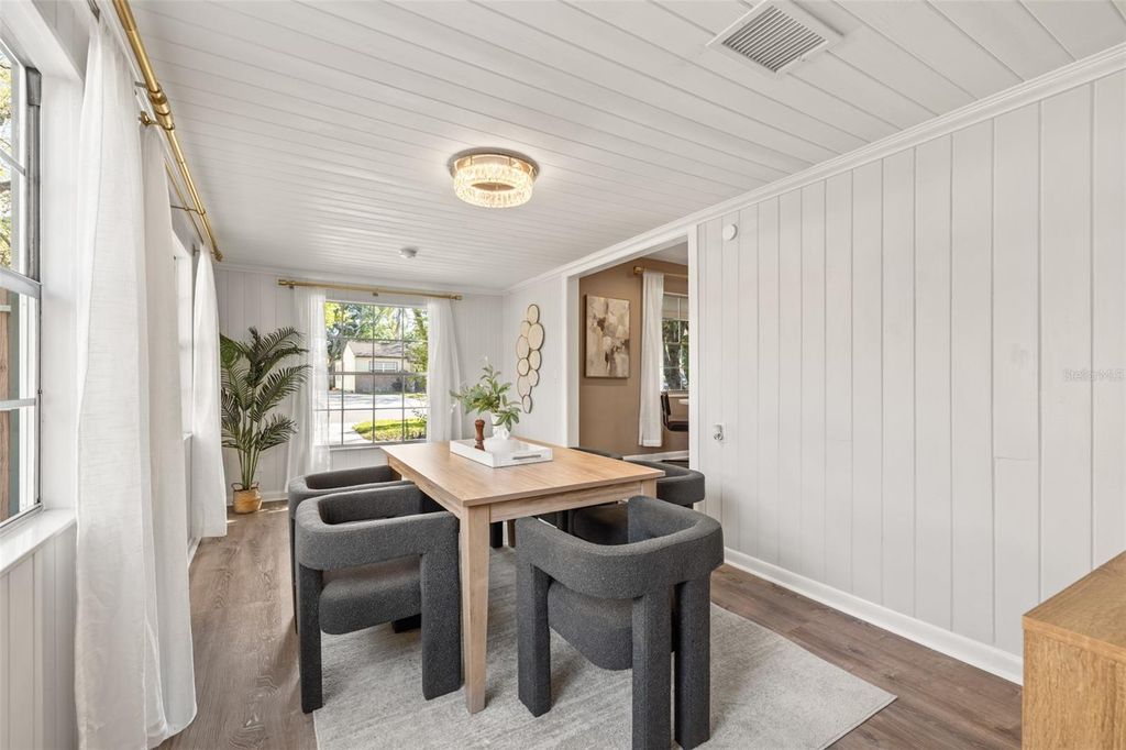 Image 21 of property listing at 815 W LOWRY LANE, Tampa, FL 33604