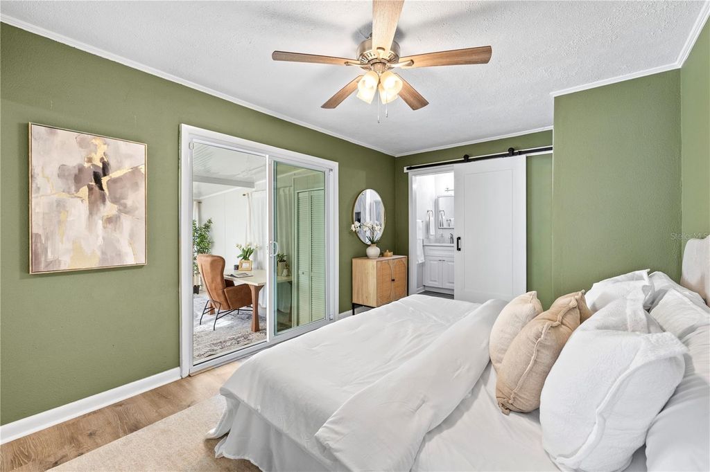 Image 22 of property listing at 815 W LOWRY LANE, Tampa, FL 33604