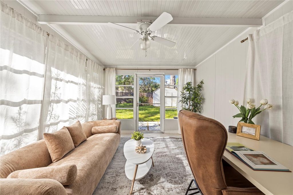 Image 23 of property listing at 815 W LOWRY LANE, Tampa, FL 33604