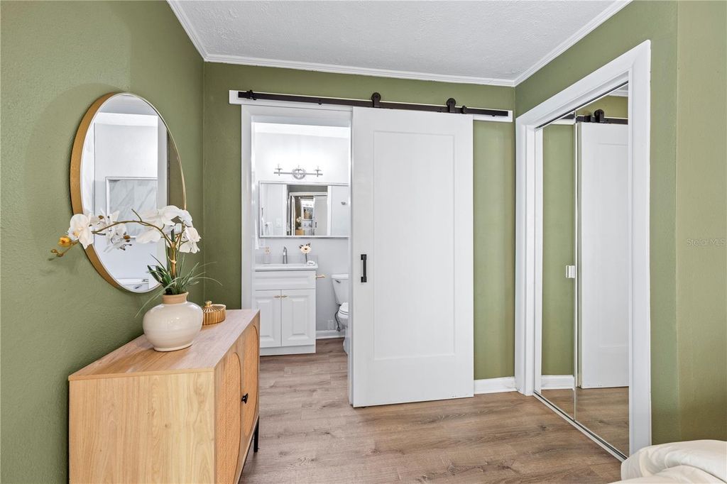 Image 27 of property listing at 815 W LOWRY LANE, Tampa, FL 33604