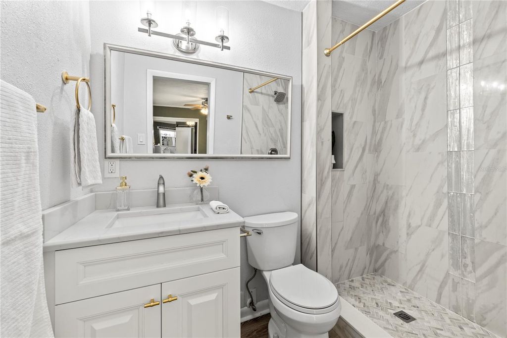 Image 28 of property listing at 815 W LOWRY LANE, Tampa, FL 33604