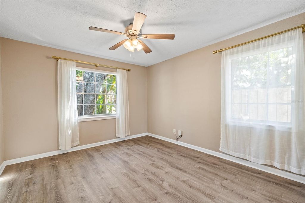 Image 30 of property listing at 815 W LOWRY LANE, Tampa, FL 33604