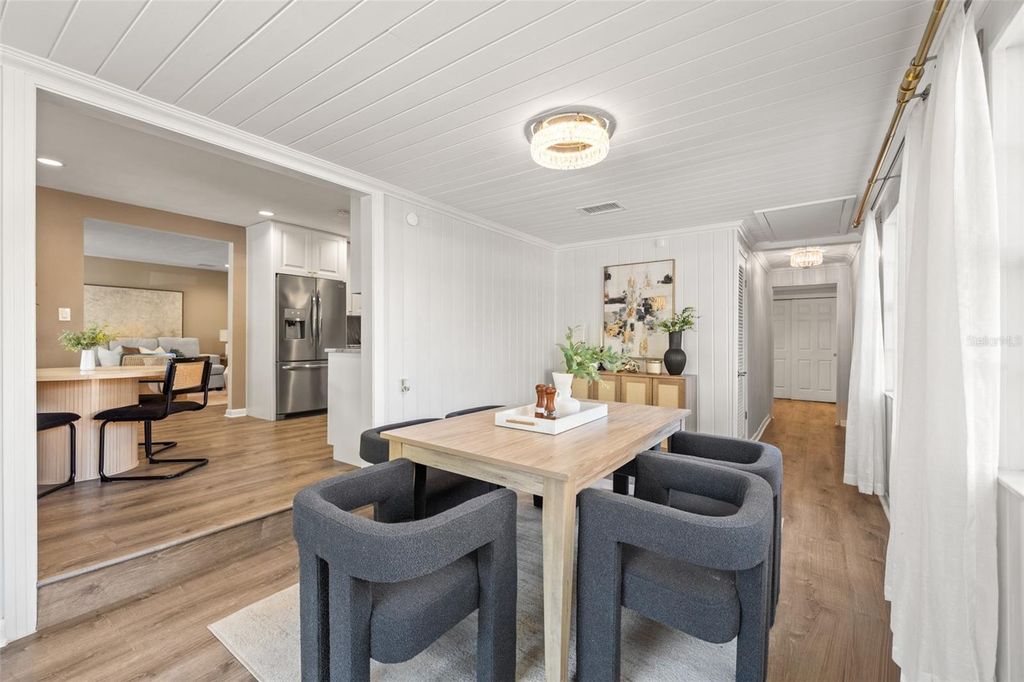 Image 4 of property listing at 815 W LOWRY LANE, Tampa, FL 33604