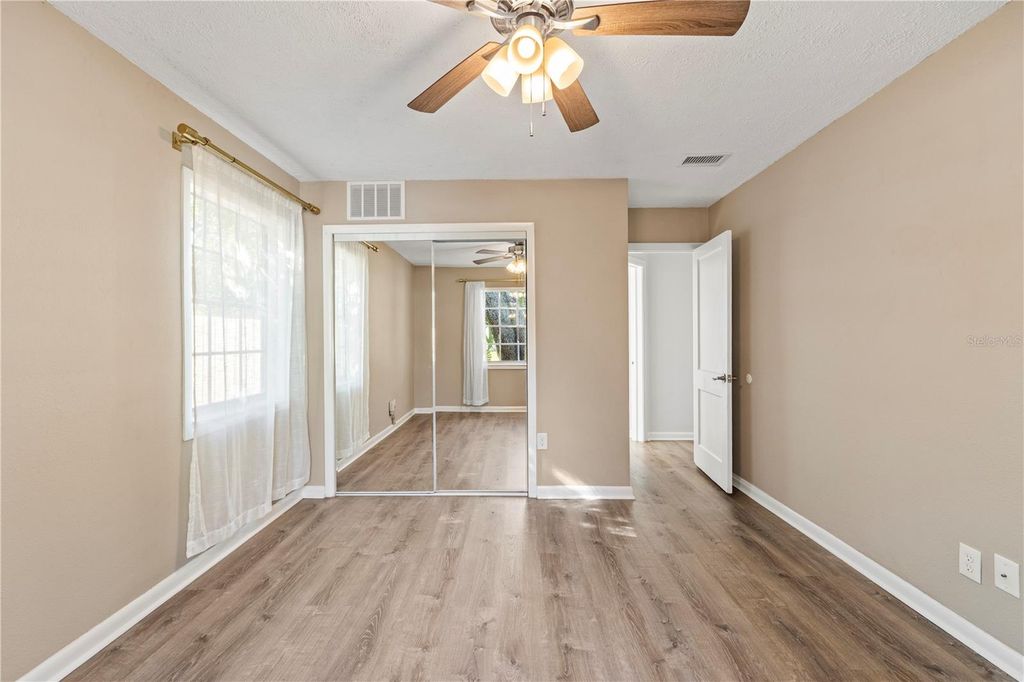 Image 31 of property listing at 815 W LOWRY LANE, Tampa, FL 33604