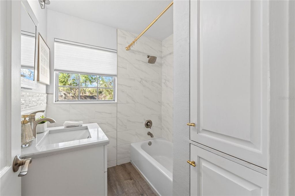 Image 32 of property listing at 815 W LOWRY LANE, Tampa, FL 33604