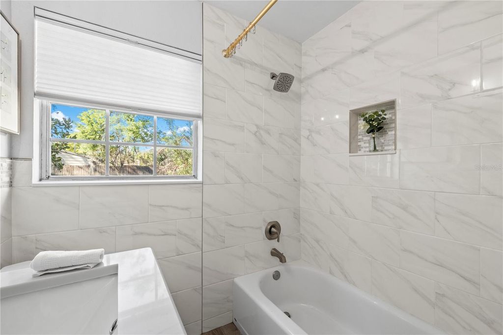 Image 34 of property listing at 815 W LOWRY LANE, Tampa, FL 33604