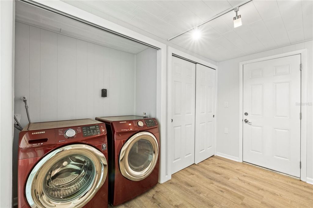 Image 37 of property listing at 815 W LOWRY LANE, Tampa, FL 33604