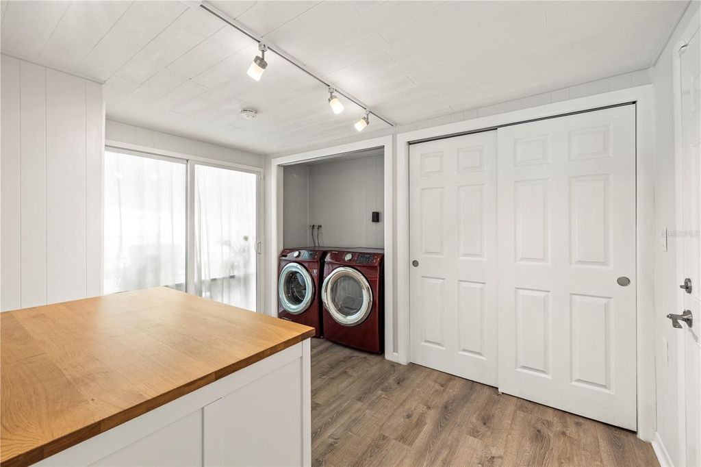 Image 38 of property listing at 815 W LOWRY LANE, Tampa, FL 33604