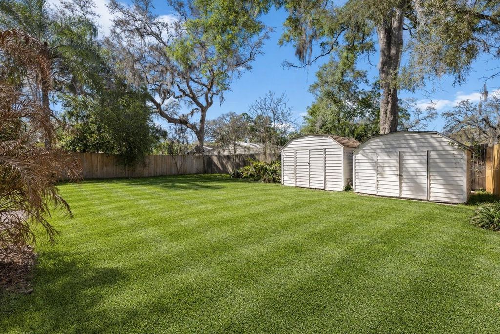 Image 41 of property listing at 815 W LOWRY LANE, Tampa, FL 33604