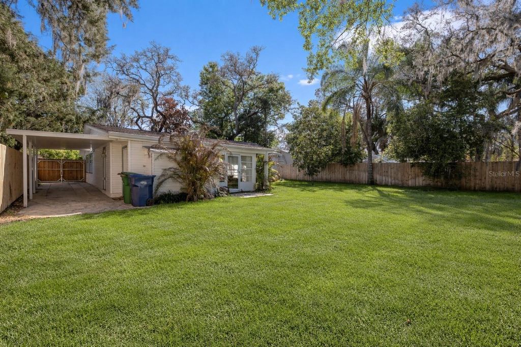 Image 42 of property listing at 815 W LOWRY LANE, Tampa, FL 33604