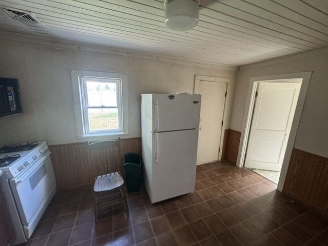 937 Montgomery Avenue, Aurora, IL 60506