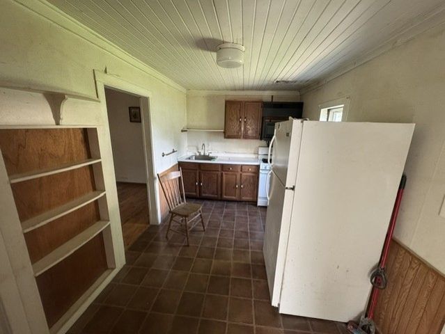 937 Montgomery Avenue, Aurora, IL 60506