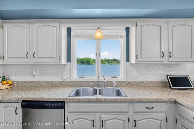 1005 W Geneva Drive, Dewitt, MI 48820